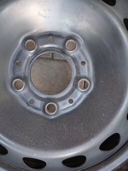 Zánovní disky 5x120 7Jx16 z vozu BMW - 4