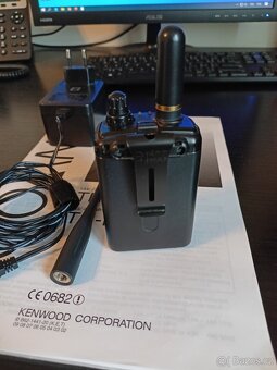 Kenwood TH-F7 - 4