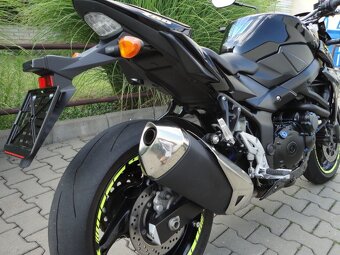 SUZUKI GSR750 - 4