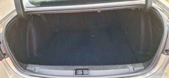 Renault Fluence 1.6 benzín 81 Kw, r.v. 2011 - 4