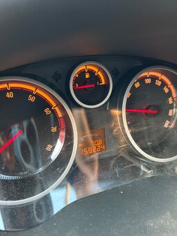Opel Corsa 1.2 automat, r. v. 2009 - 4
