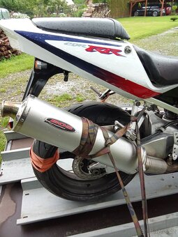 Honda CBR 900RR SC44 - 4