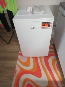 Nová malá lednice s mrazící přihrádkou Whirlpool - 4