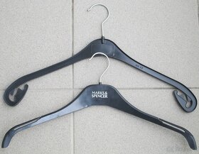 Plastová ramínka - 4