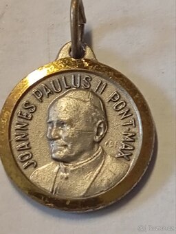 Kříže, madonky, sv. obrázky a staré modlitební knížky - 4