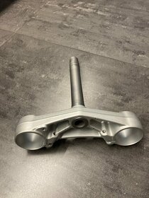 spodný okuliar Triumph Tiger 800 - 4