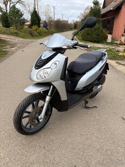 Piaggio Carnaby 200 - 4
