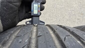 Letní pneu 235/45/18 Maxxis - 4