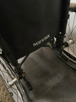 skládací invalidní vozík MEYRA polohovací podnožky - 4