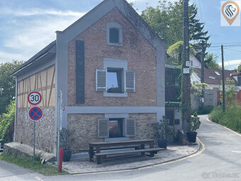 Jedinečný rozestavěný dům s výhledem na Vltavu a investičním - 4