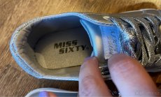 Luxusně noví dívčí stříbrné tenisky “Miss Sixty” - 4