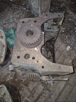 Přední náprava, zadek, meziskříň na Fortschritt ZT 303, 323 - 4