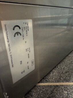 Myčka Zanussi NUC3P - 4