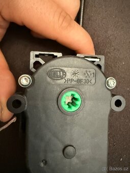 Motor / pumpa otevírání kufru Mercedes W204 , W212 kombi - 4