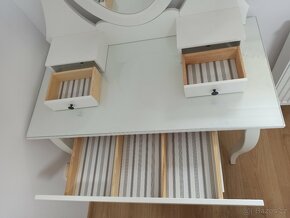 Kosmetický stolek se stoličkou Ikea - 4