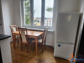 Nabízíme dlouhodobý pronájem bytové jednotky, 3+1/L, v ulici - 4