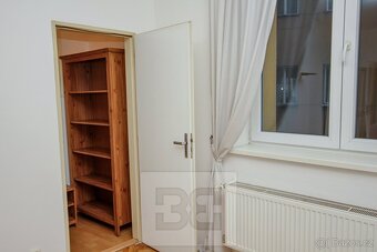 Vybavený byt 1+kk ve Vršovicích s výhledem do vnitrobloku - 4