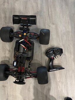 Traxxas e-revo 1:8 - 4