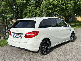 Mercedes - Benz B 180, Edition Black & White, atraktivní vůz - 4