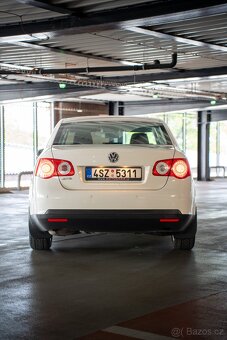 Volkswagen Jetta, 1.6 benzín 75 kw - TOP STAV - 4