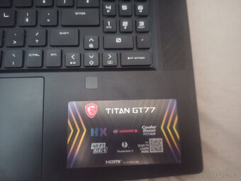MSI Titan GT77 12UHS na dily - 4
