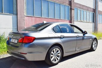 BMW Řada 5 528i F10/KŮŽE/NAVI/ČR/ČTĚTE/ - 4