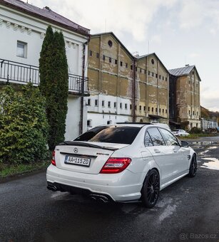 Mercedes-Benz C63 - 4