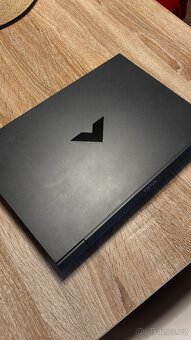 Herní notebook hp victus - 4