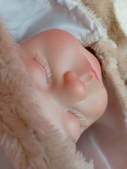 Realistická Reborn panenka spící medvídek - 4