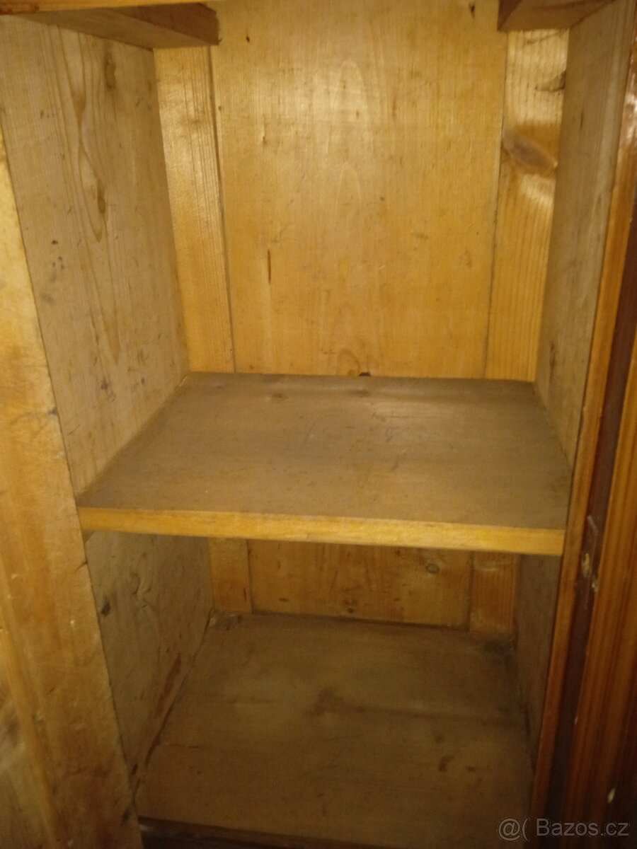 Stará ložnice -: postel+noční stolky - 5