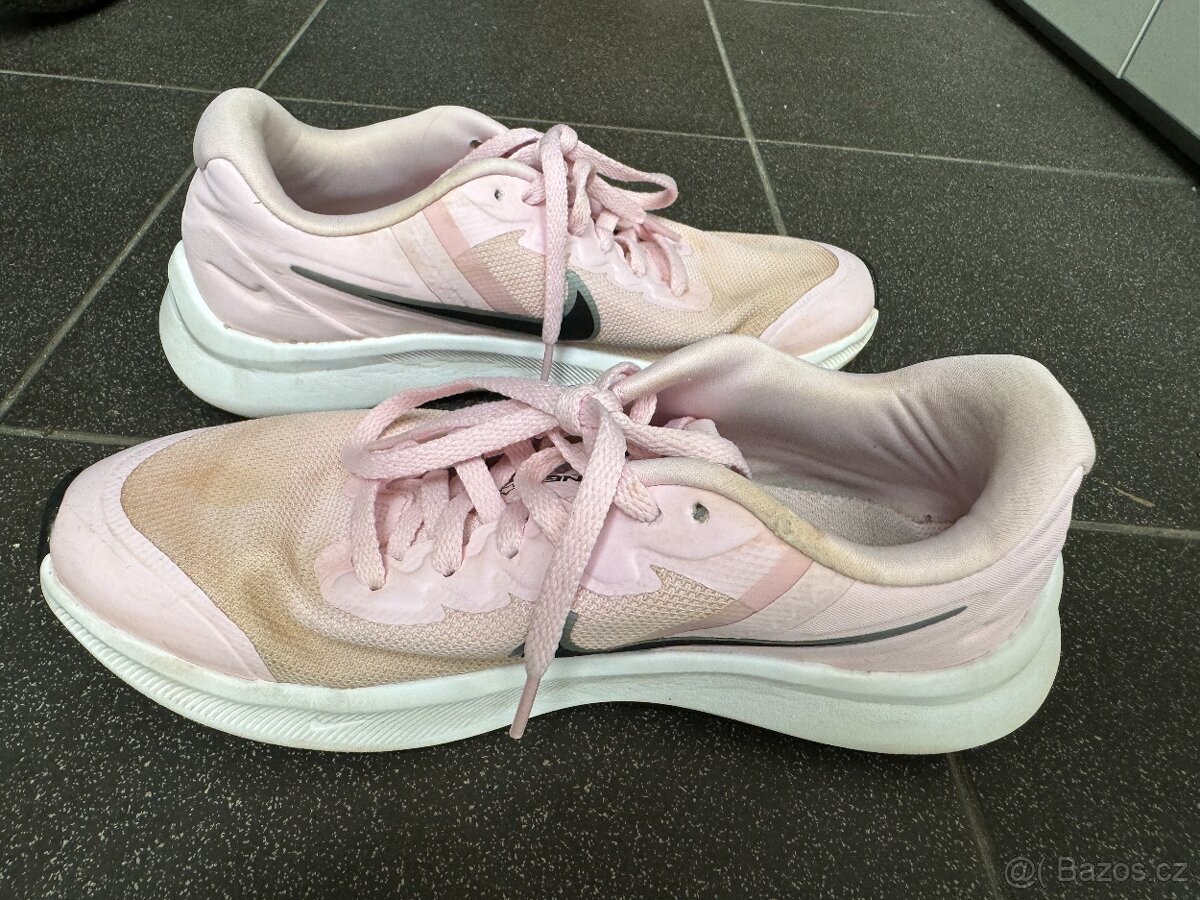 PRODÁM KVALITNÍ TENISKY NIKE, VELIKOST 36 - 5