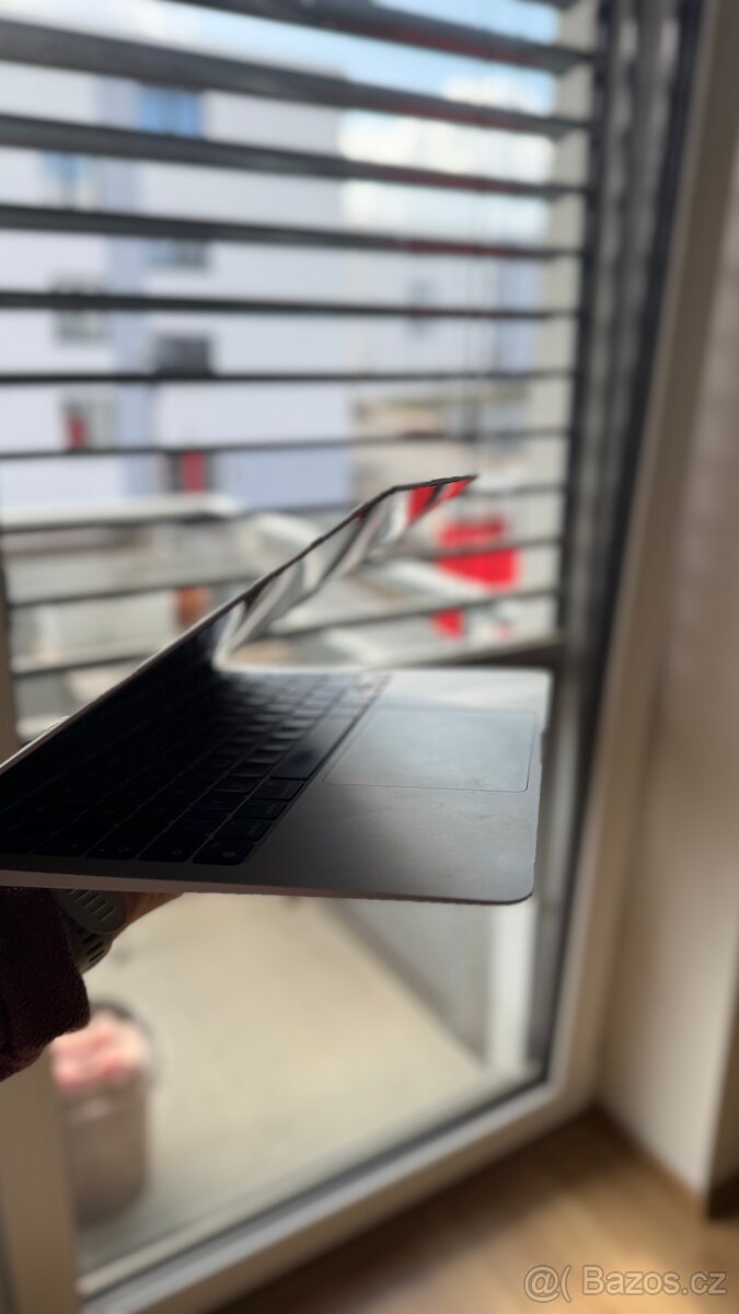 MacBook Air 2020 - M1, 128GB SSD, 8GB RAM - 5