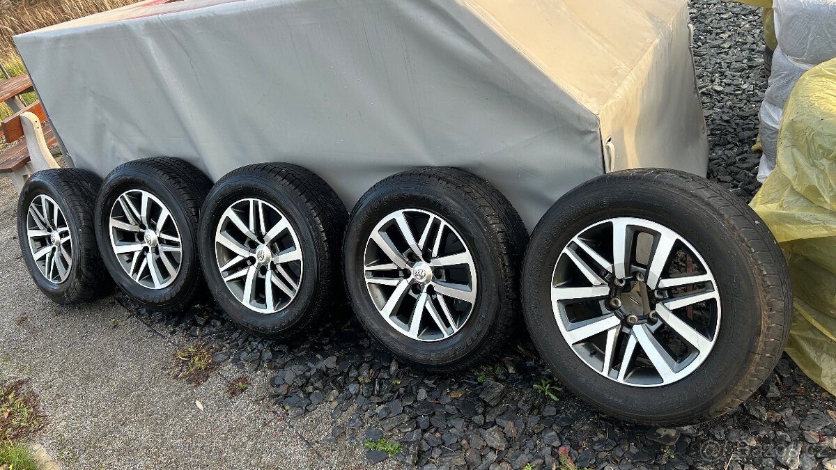 Toyota Hilux kola originál 5 ks - 5