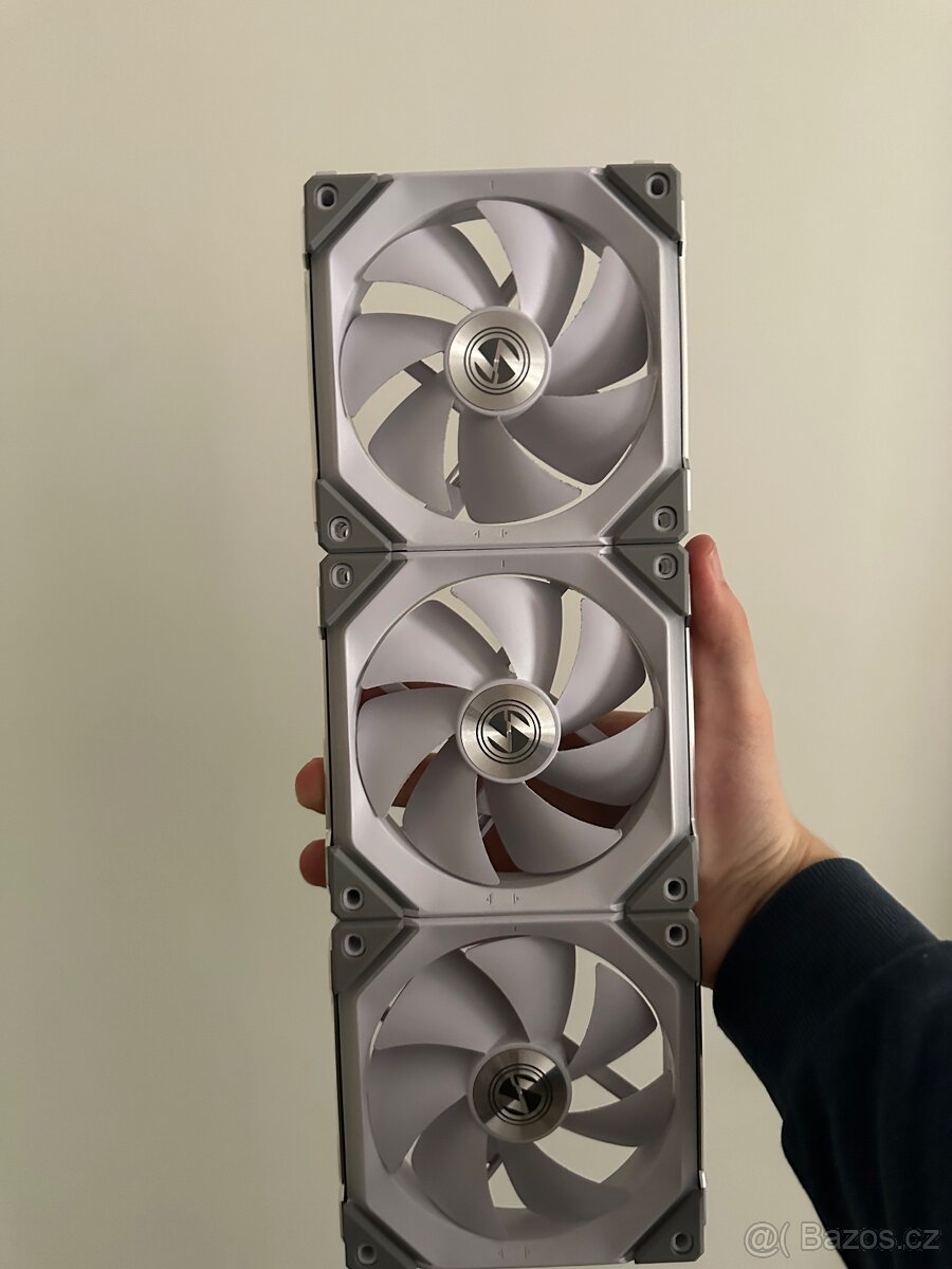 Lian Li uni fan sl120 sada z třech - 5