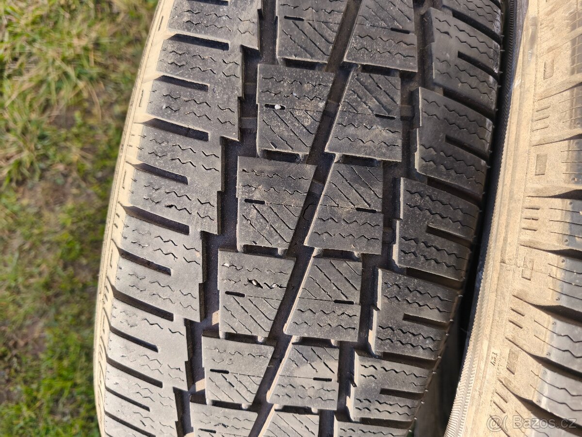 215/65/16C celoroční - 5