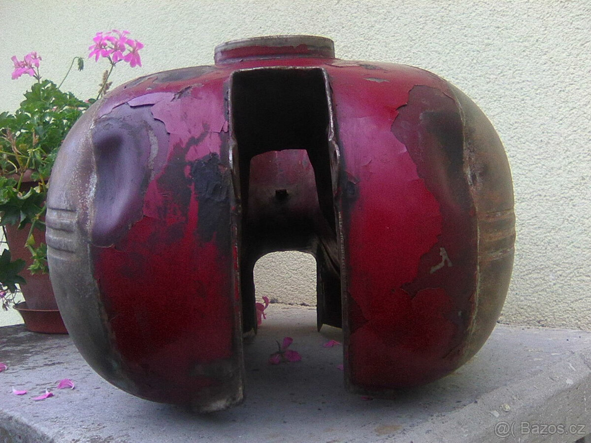 Jawa 250 Pérák František Janeček - ND:nádrž,kryty motoru.... - 5