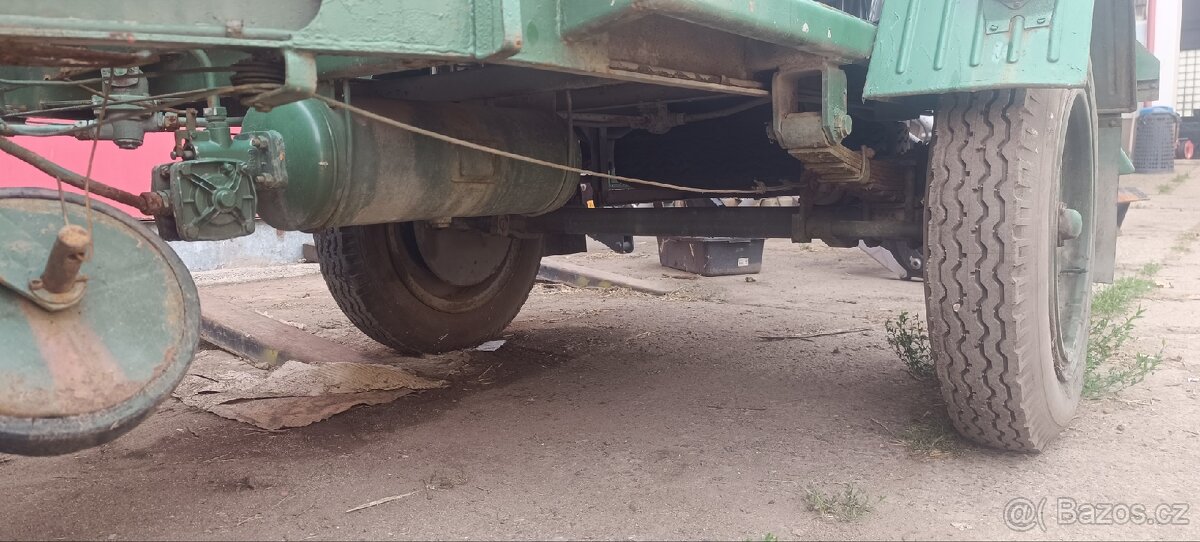 Valník s IBC nádržemi - 5