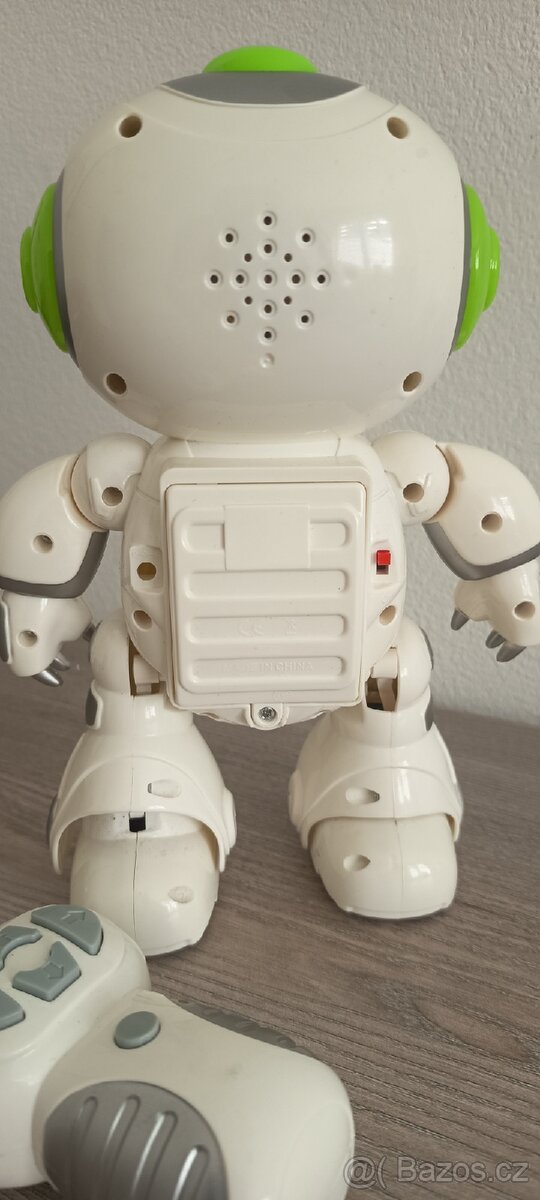 Hrající a tančící Robot5 - 5