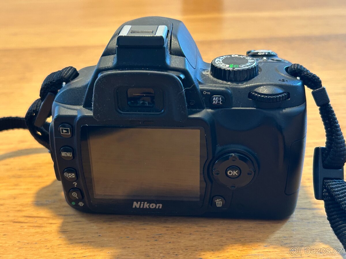 Nikon D60 na díly / k opravě - 5