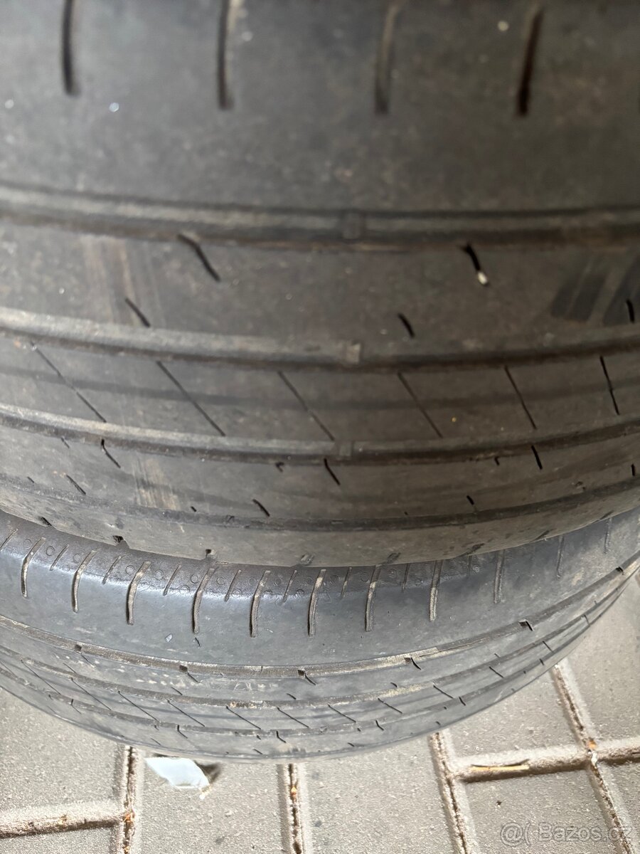 Goodyear 215/55 R17 94W - 5