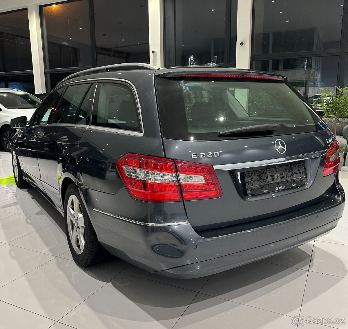 Mercedes-Benz Třídy E, 2.2 Diesel 6-MT Ojeté, 8/2010, 305 2 - 5