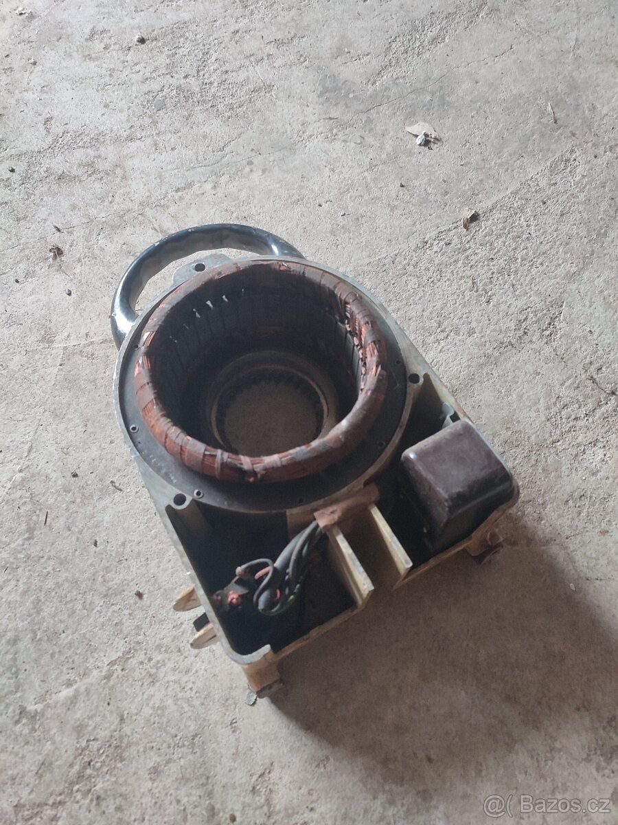 Robot UKS, elektromotor s převodovkou 220 V - 5