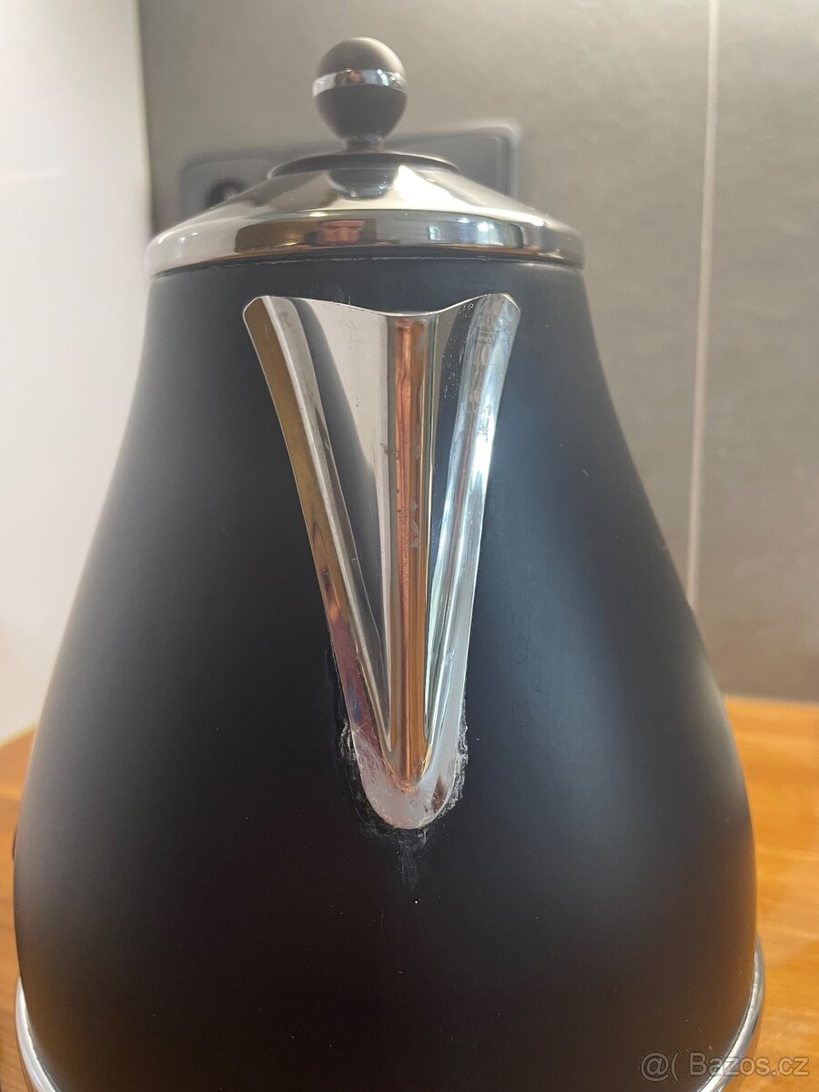 Rychlovarná konvice Delonghi - 5