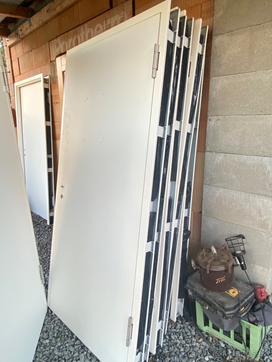 Masivní dveře + ocelová zárubeň - 5