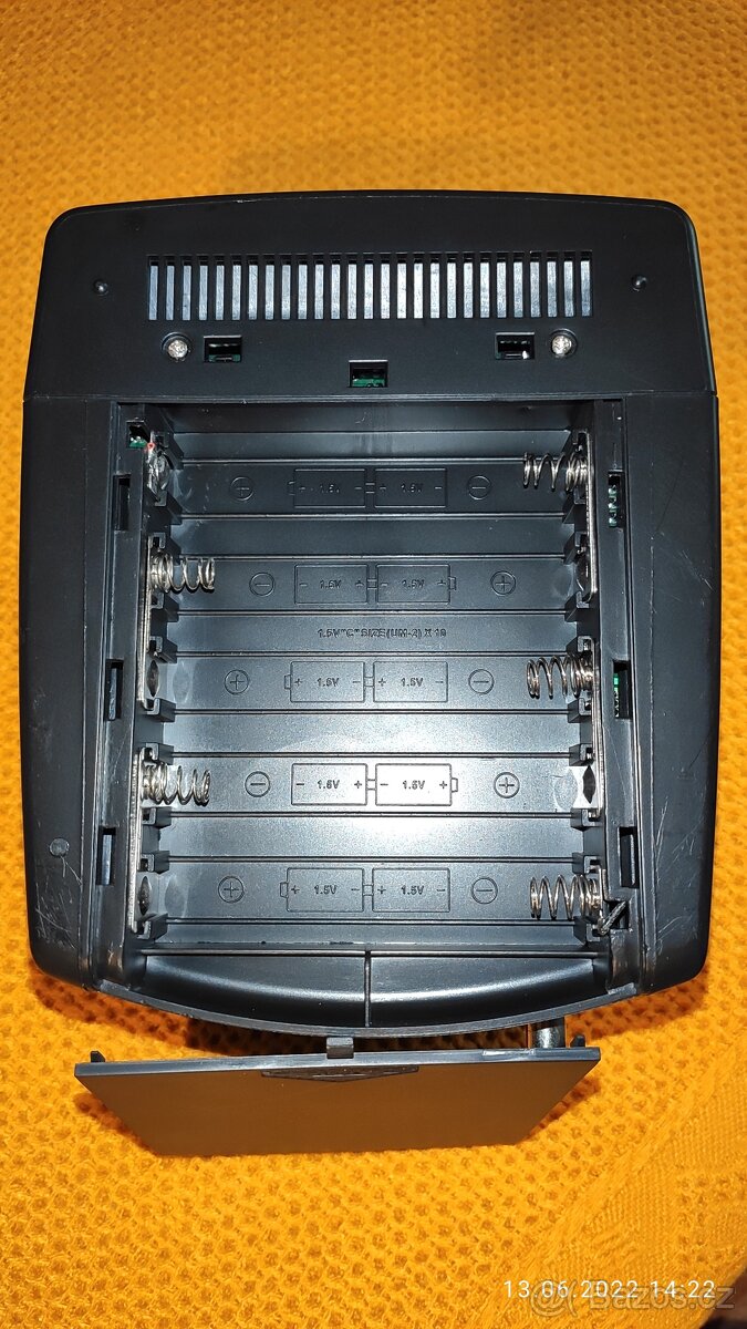 Bateriový přenosný čb televizor. - 5