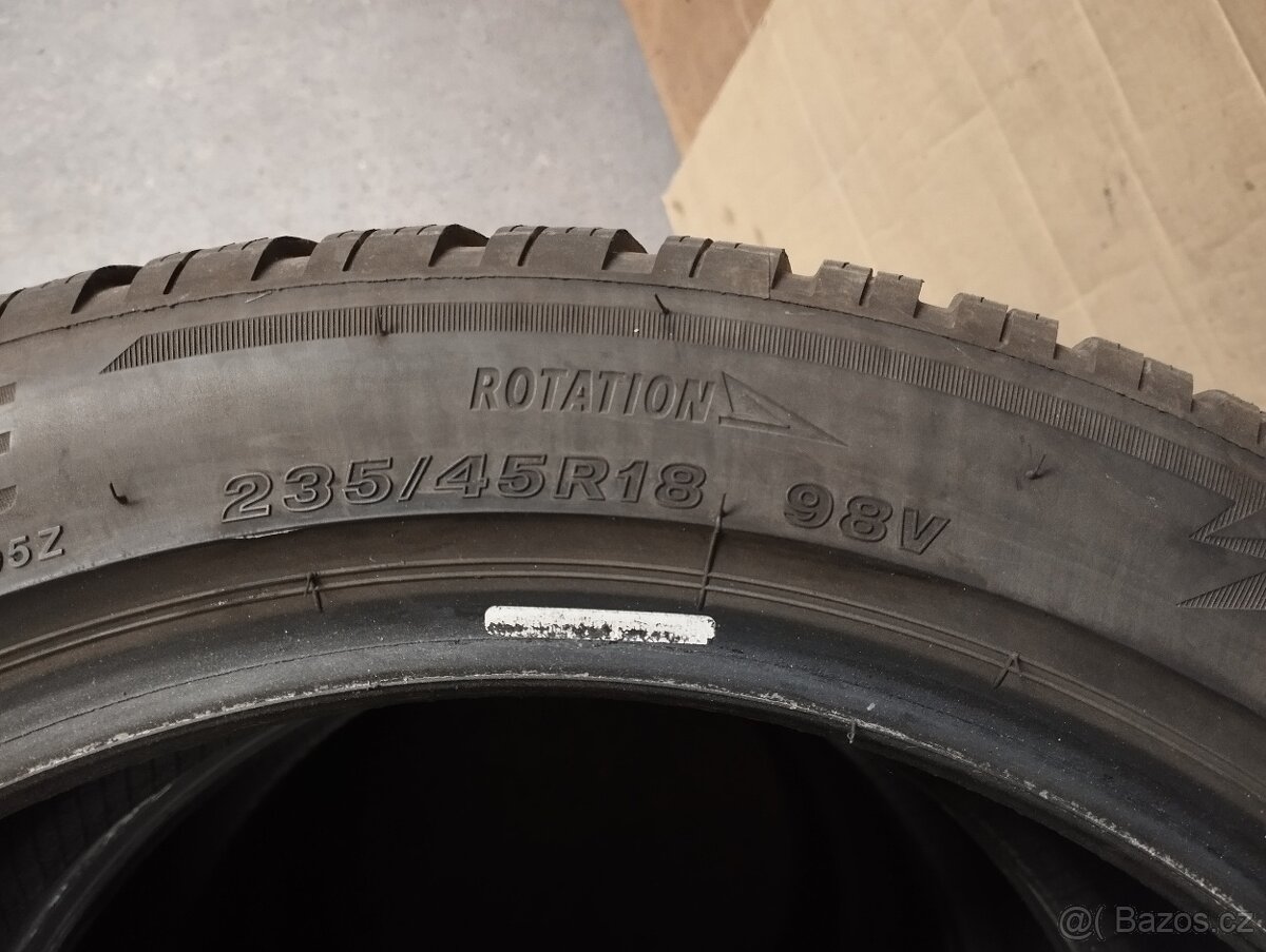 Bridgestone Blizzak 235/45 R18 Zimní - 5