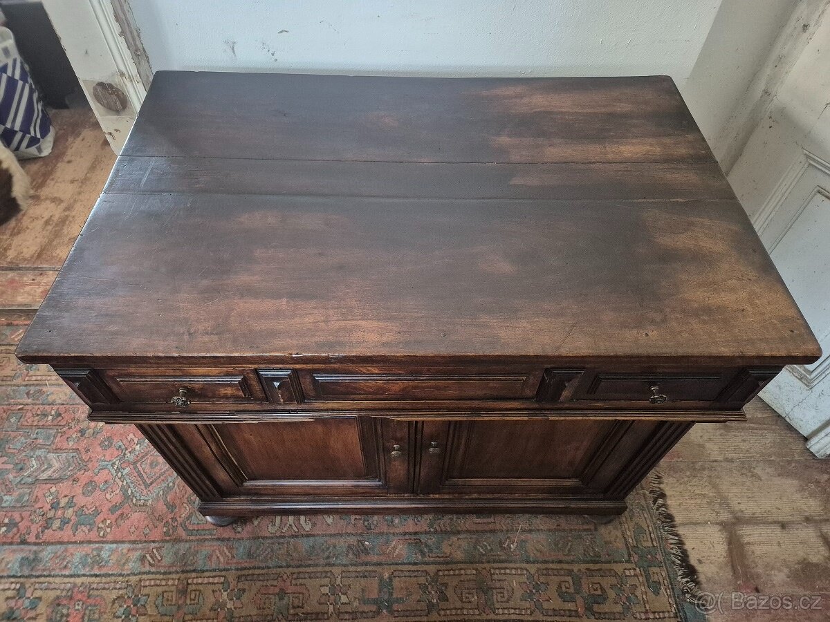 Starožitná masivní komoda - 5