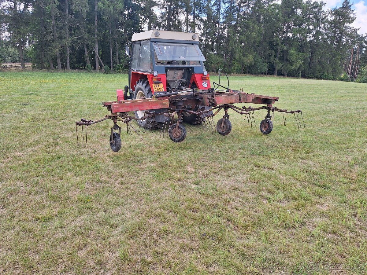 Nesený obraceč sena OZ4 - 5