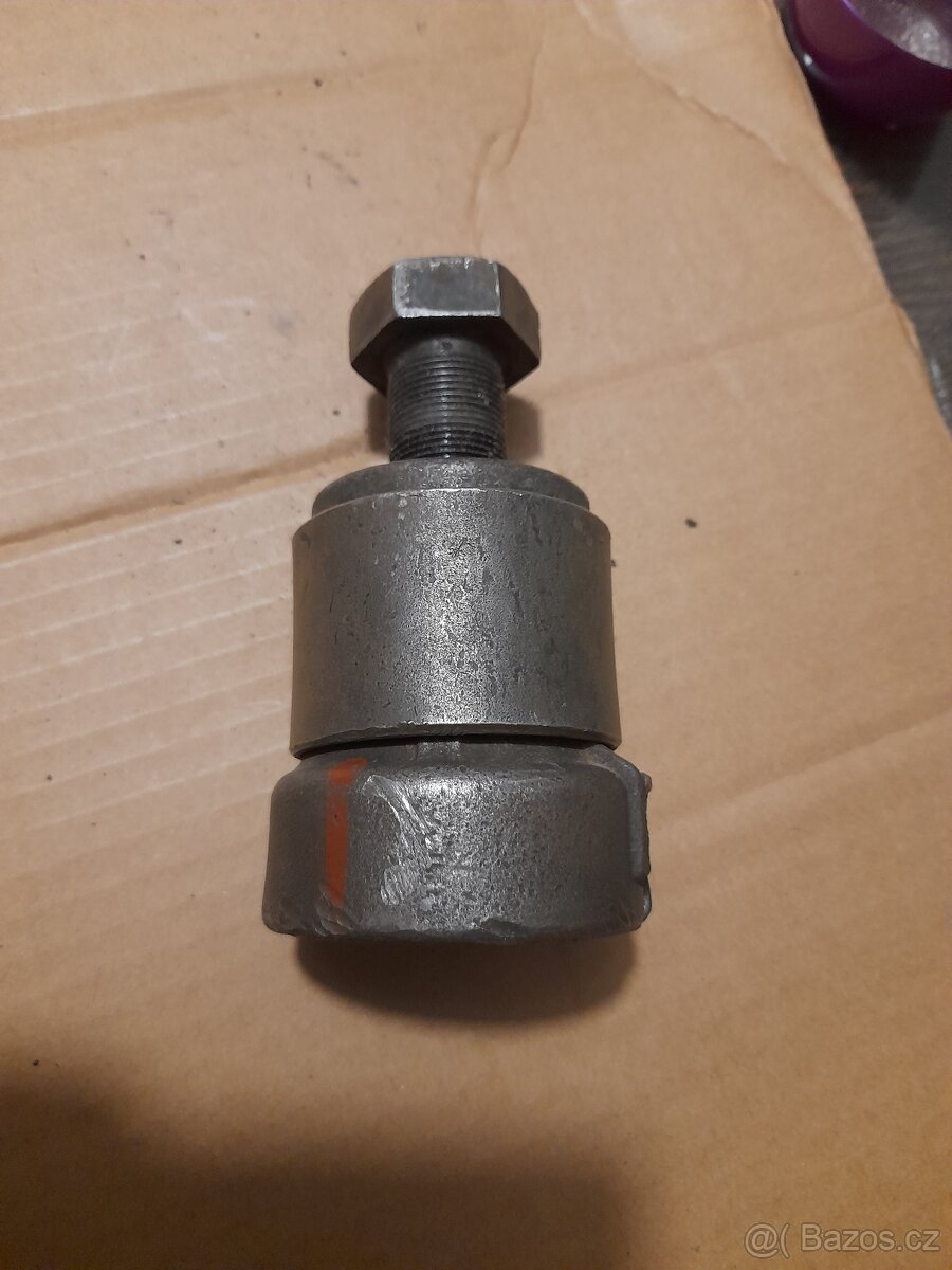 TRABANT TOVÁRNÍ STAHOVÁK NÁBOJŮ KOL. - 5