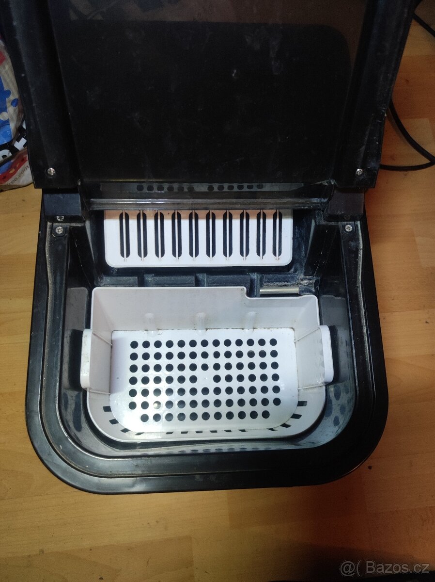 Výrobník ledu pěkný funkční - 5